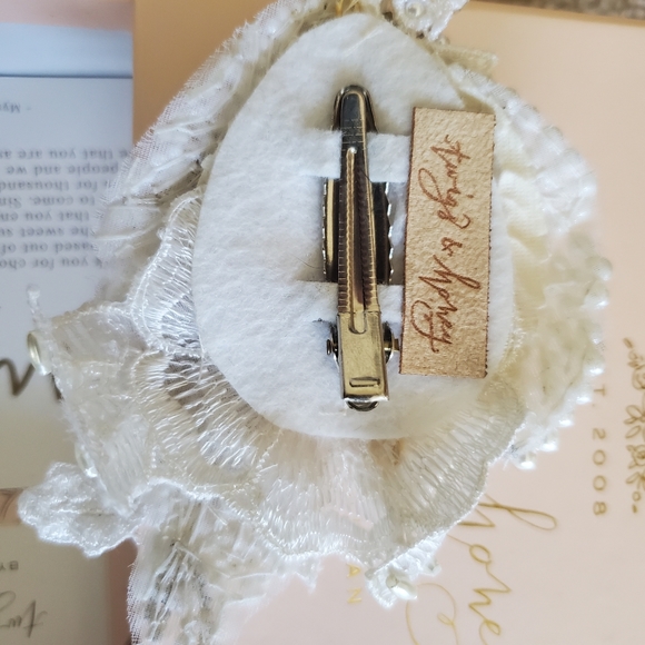 Twigs and Honey - Wedding Hair Adornment - Picture 4 of 5